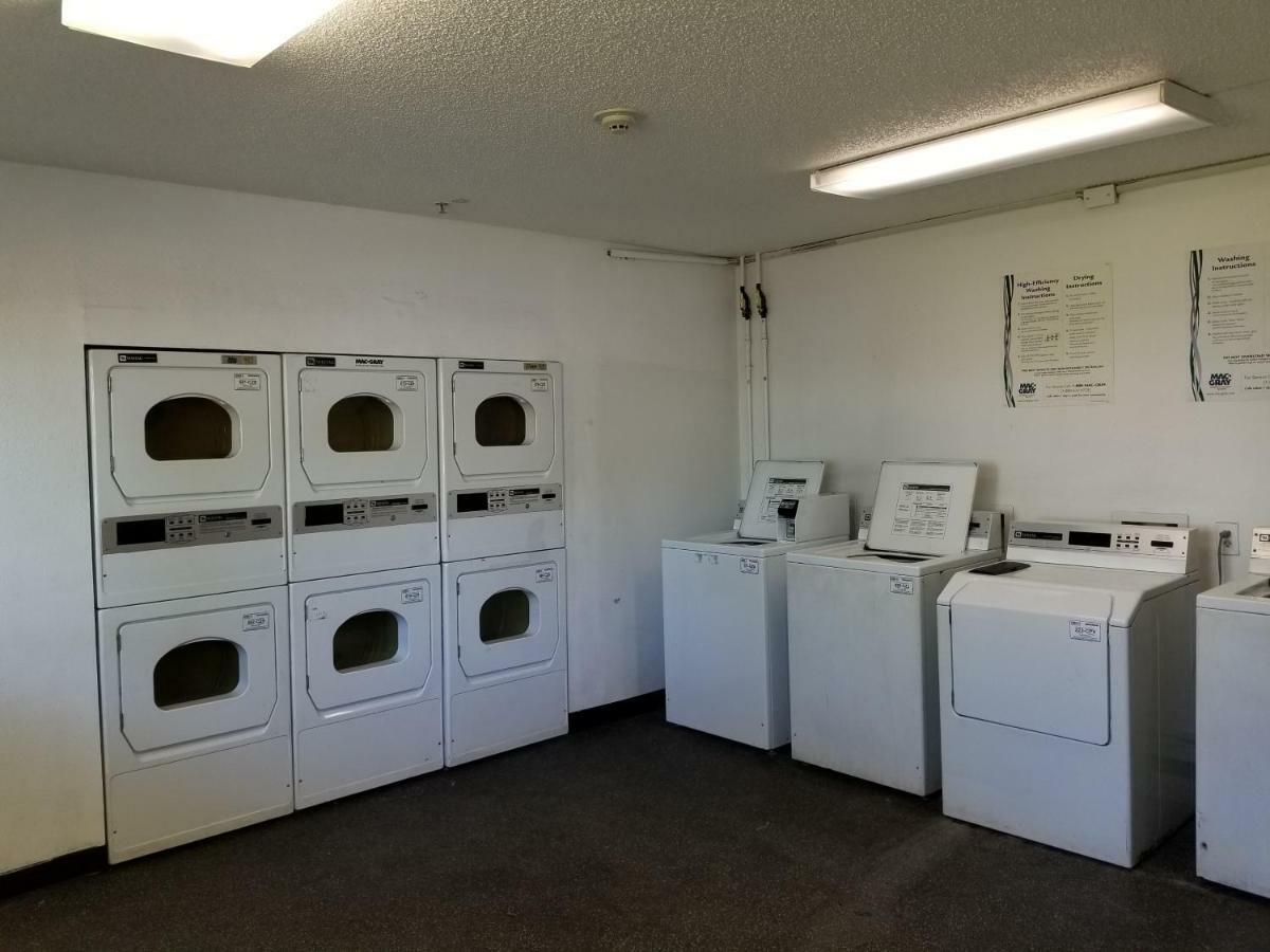 Intown Suites Extended Stay West Palm Beach Fl - Military Trail Rd Lake Park Exteriör bild